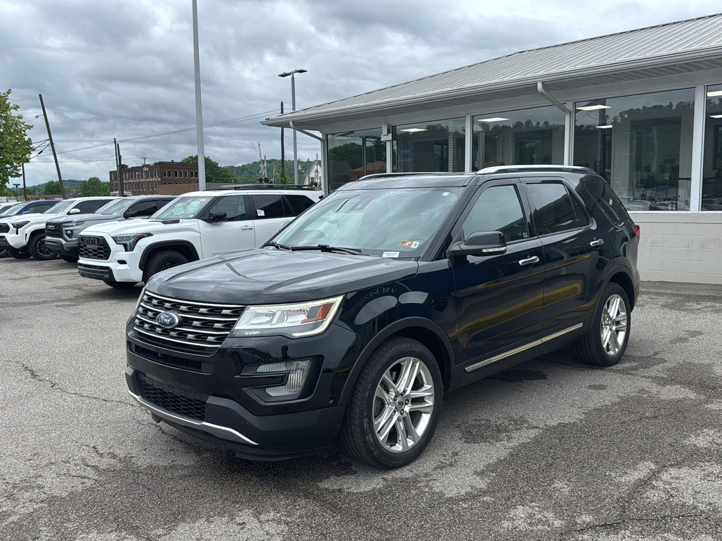 2017 Ford Explorer tan