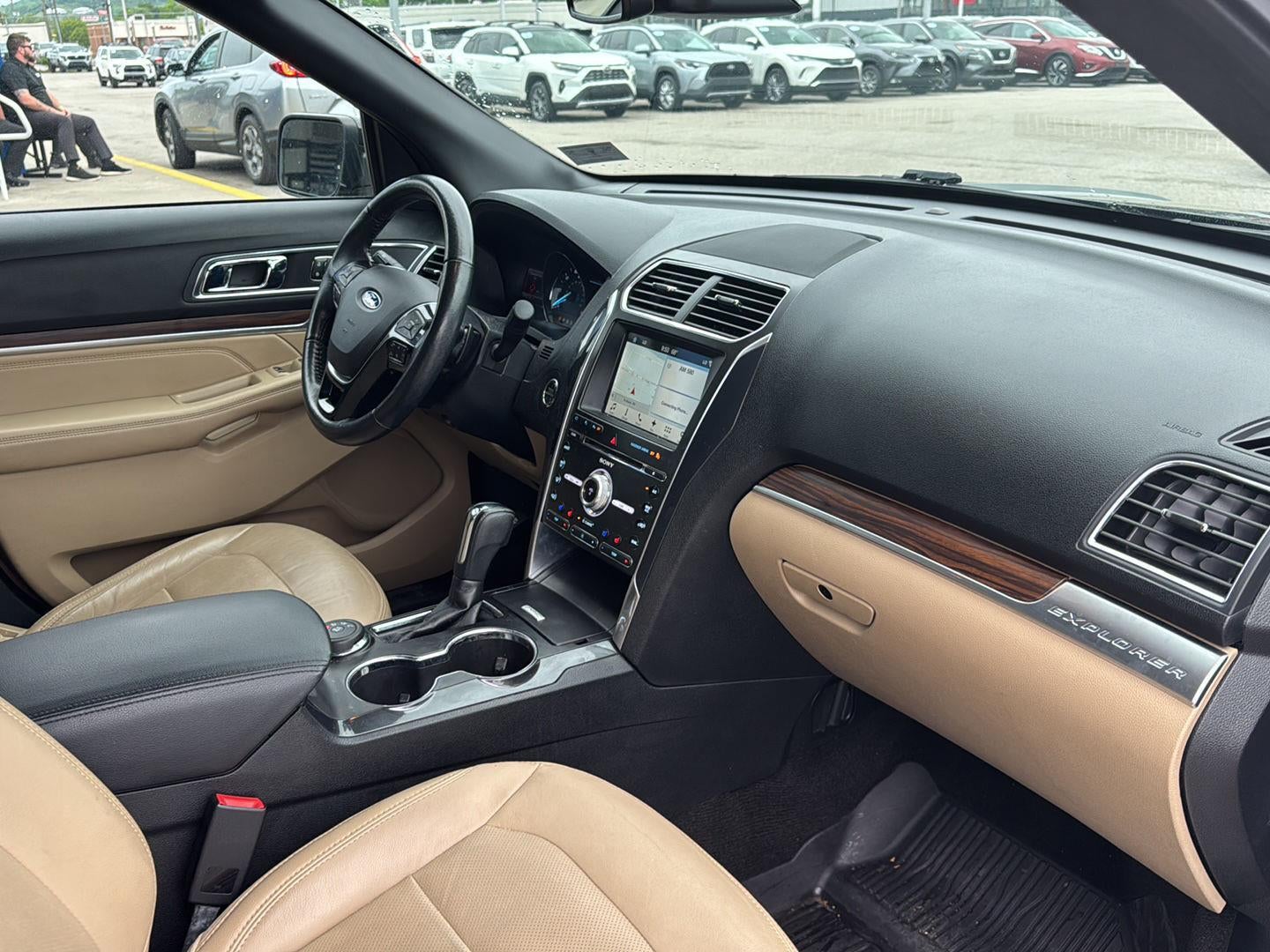 2017 Ford Explorer tan