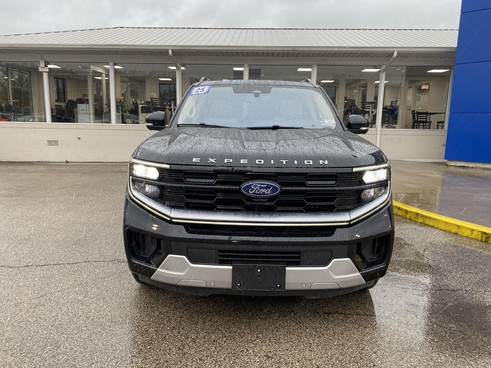 2025 Ford EXPEDITION Base