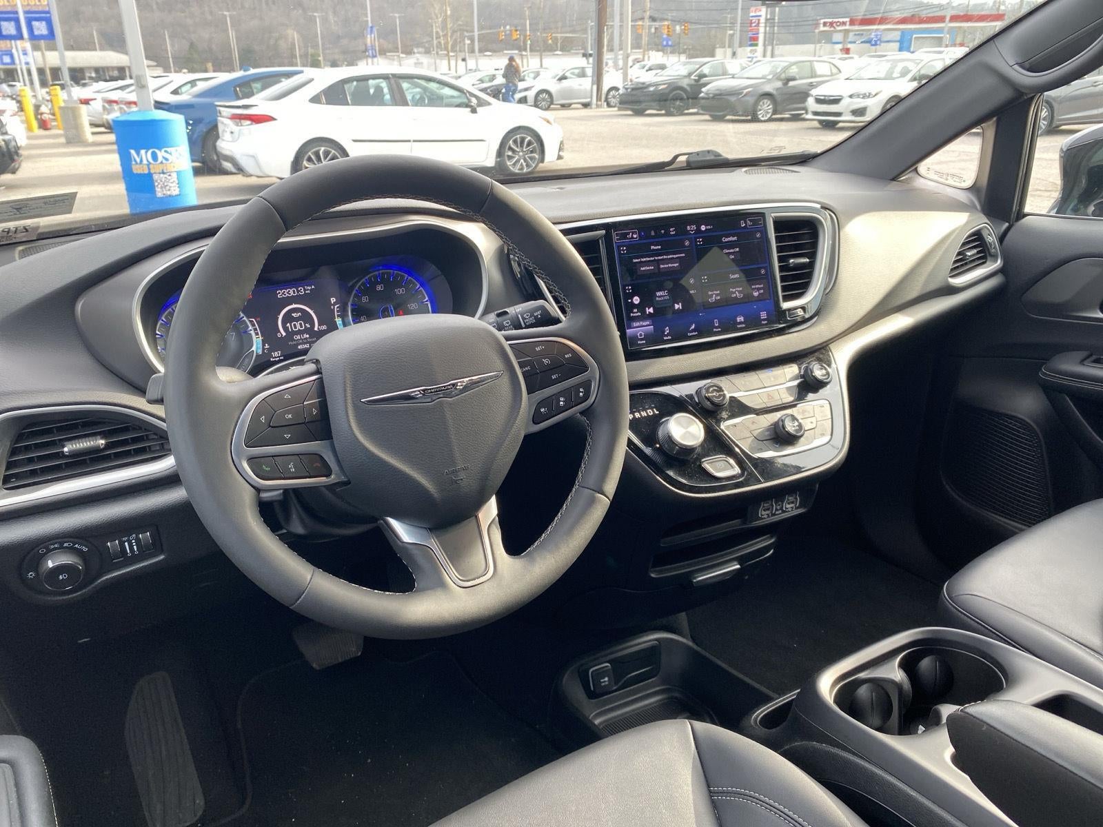 2025 Chrysler Pacifica Select