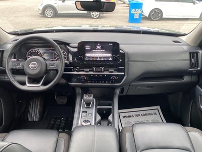 2025 Nissan Pathfinder SL