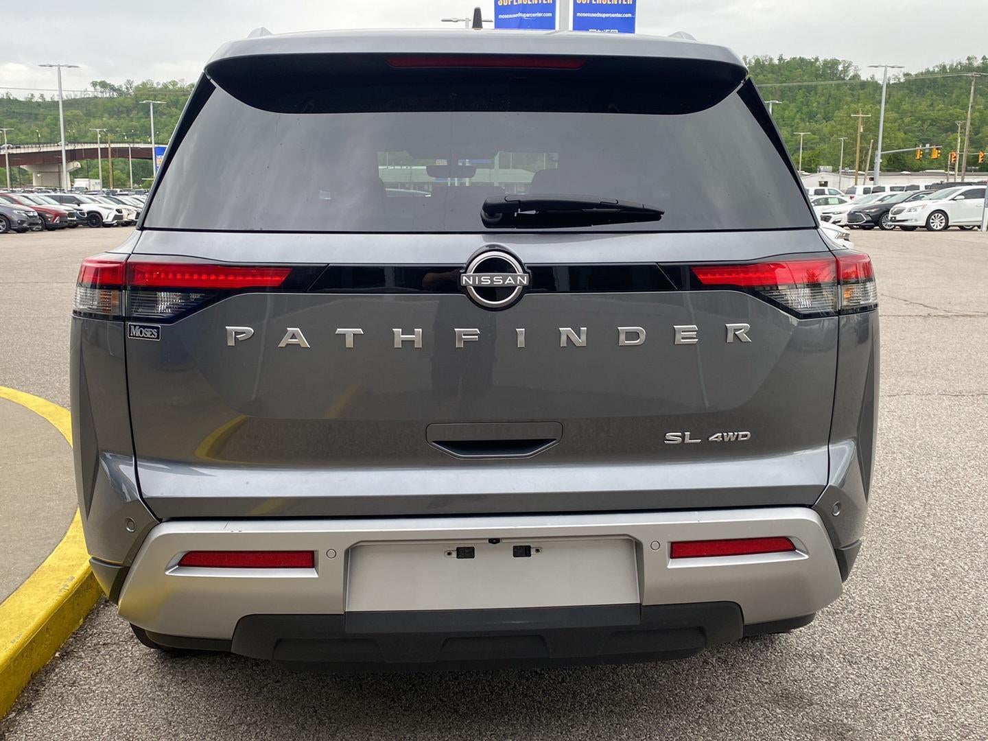 2025 Nissan Pathfinder SL