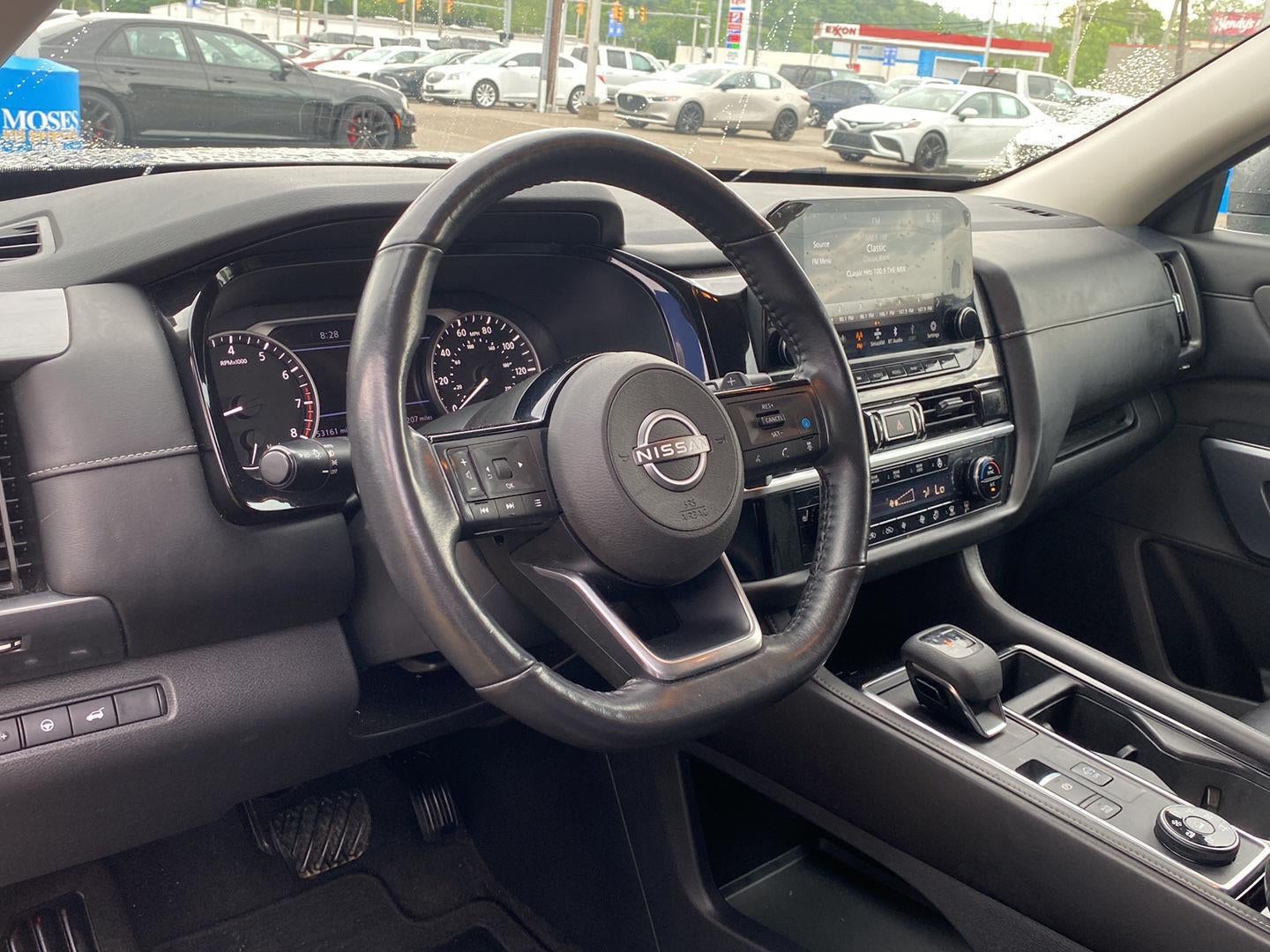 2023 Nissan Pathfinder SL