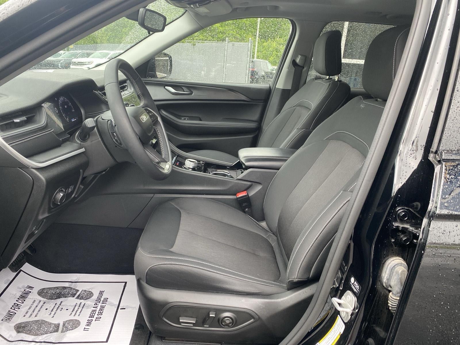 2023 Jeep Grand Cherokee Laredo