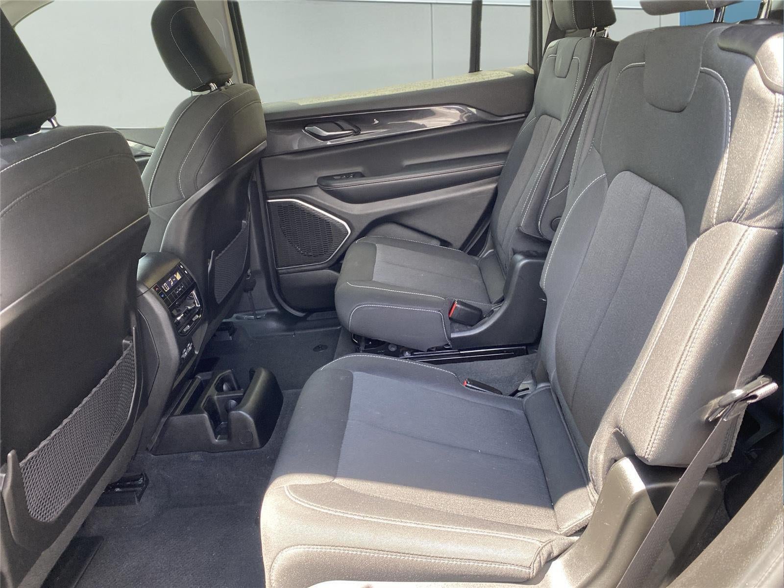 2022 Jeep Grand Cherokee L Laredo