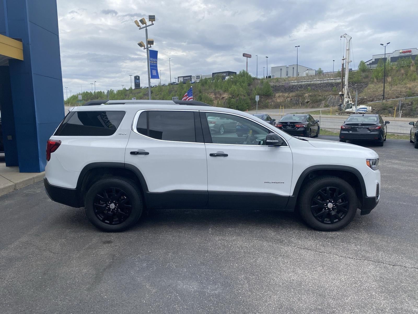2023 GMC Acadia SLT