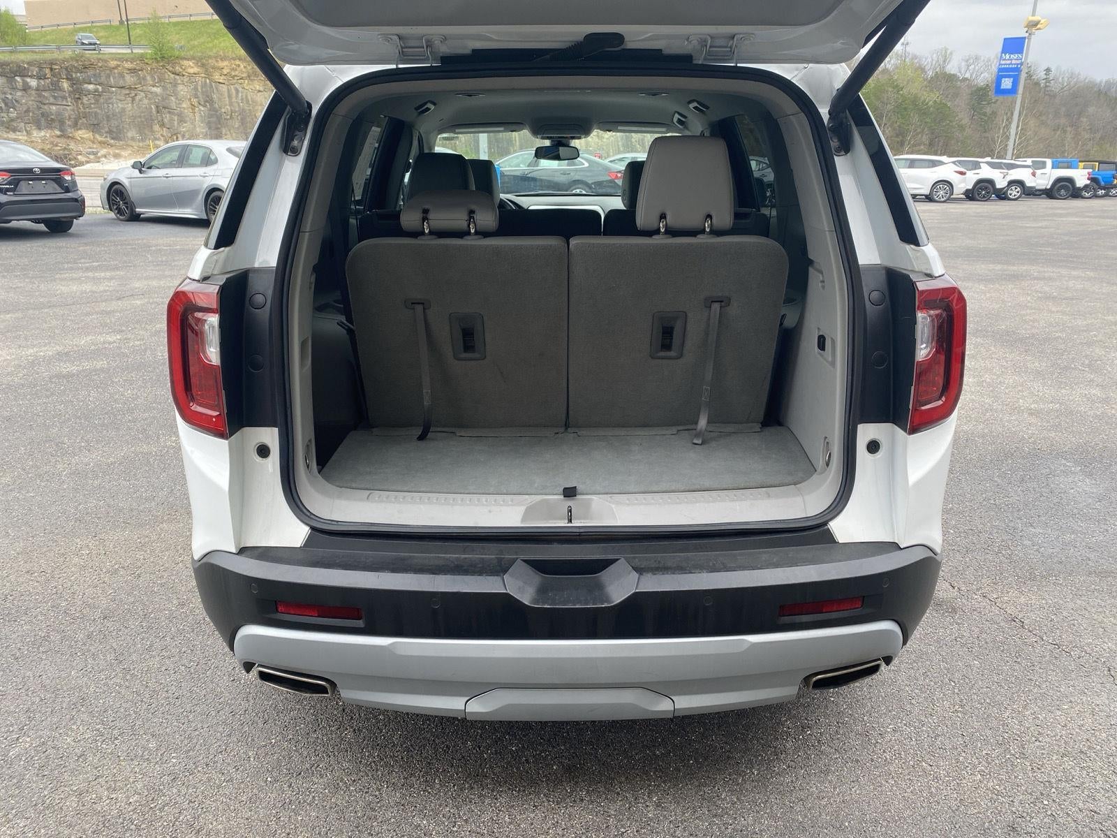 2023 GMC Acadia SLT
