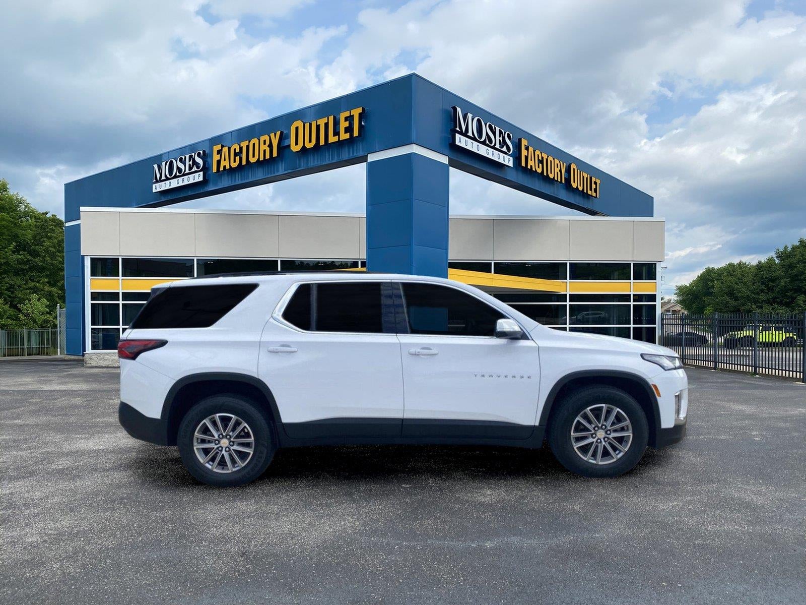 2023 Chevrolet Traverse LT Cloth