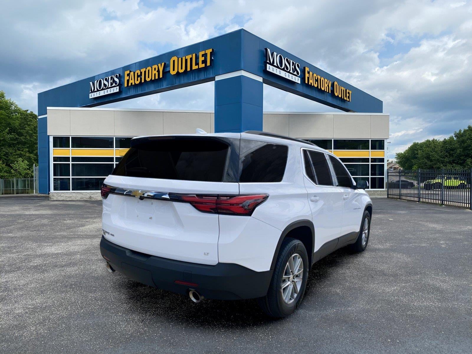2023 Chevrolet Traverse LT Cloth
