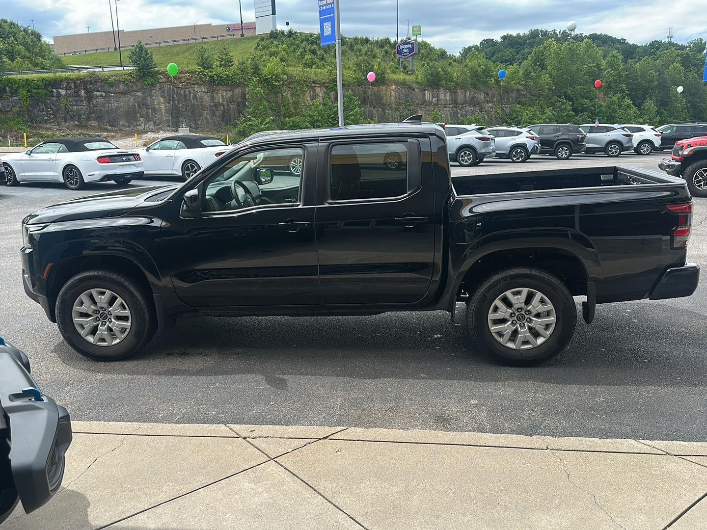 2023 Nissan Frontier SV