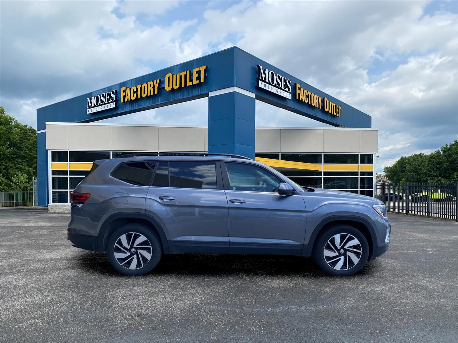 2025 Volkswagen Atlas 2.0T SE w/Technology