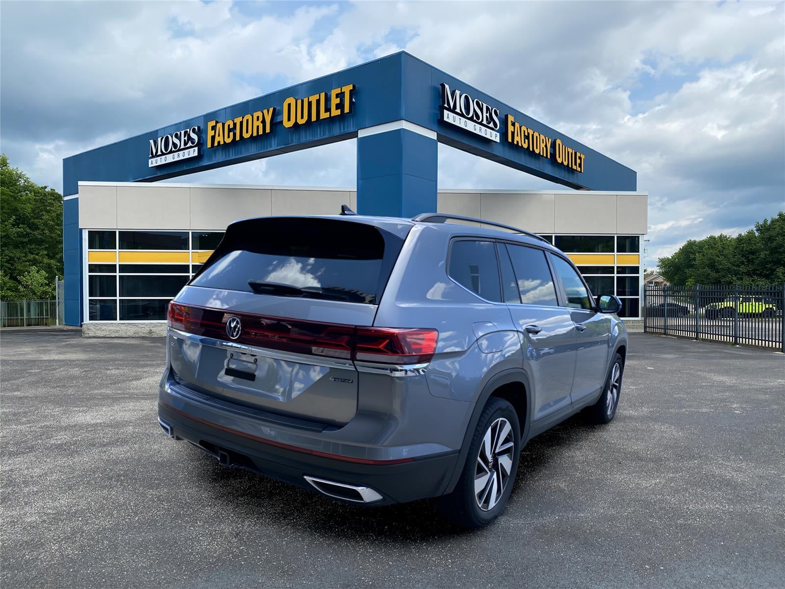 2025 Volkswagen Atlas 2.0T SE w/Technology