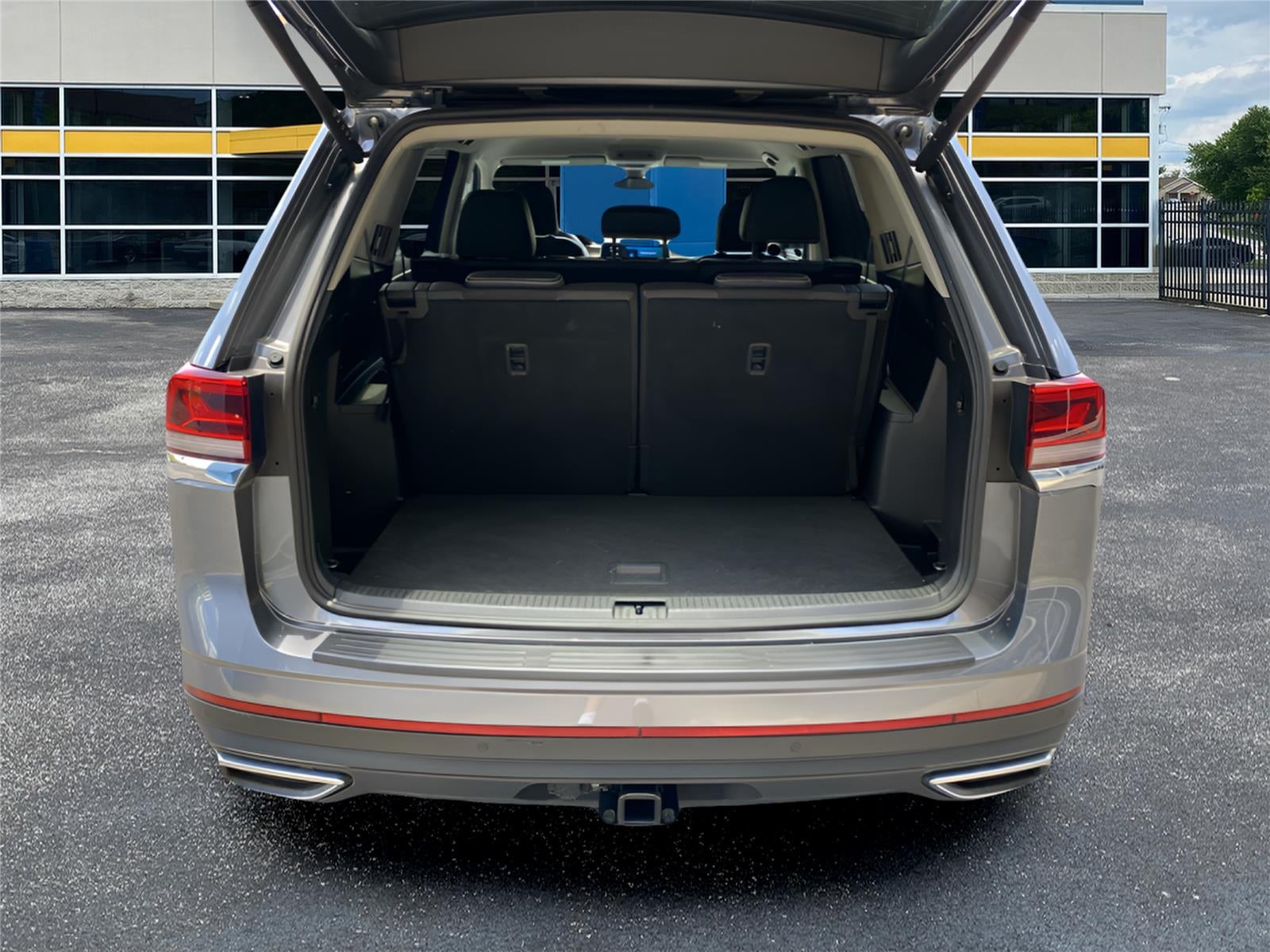 2025 Volkswagen Atlas 2.0T SE w/Technology