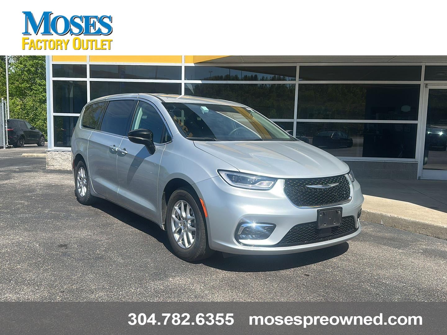 2024 Chrysler Pacifica Touring L's photo