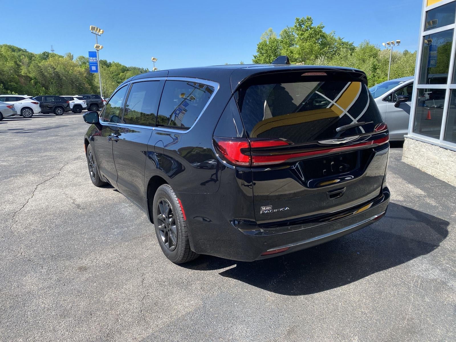 2025 Chrysler Pacifica Select