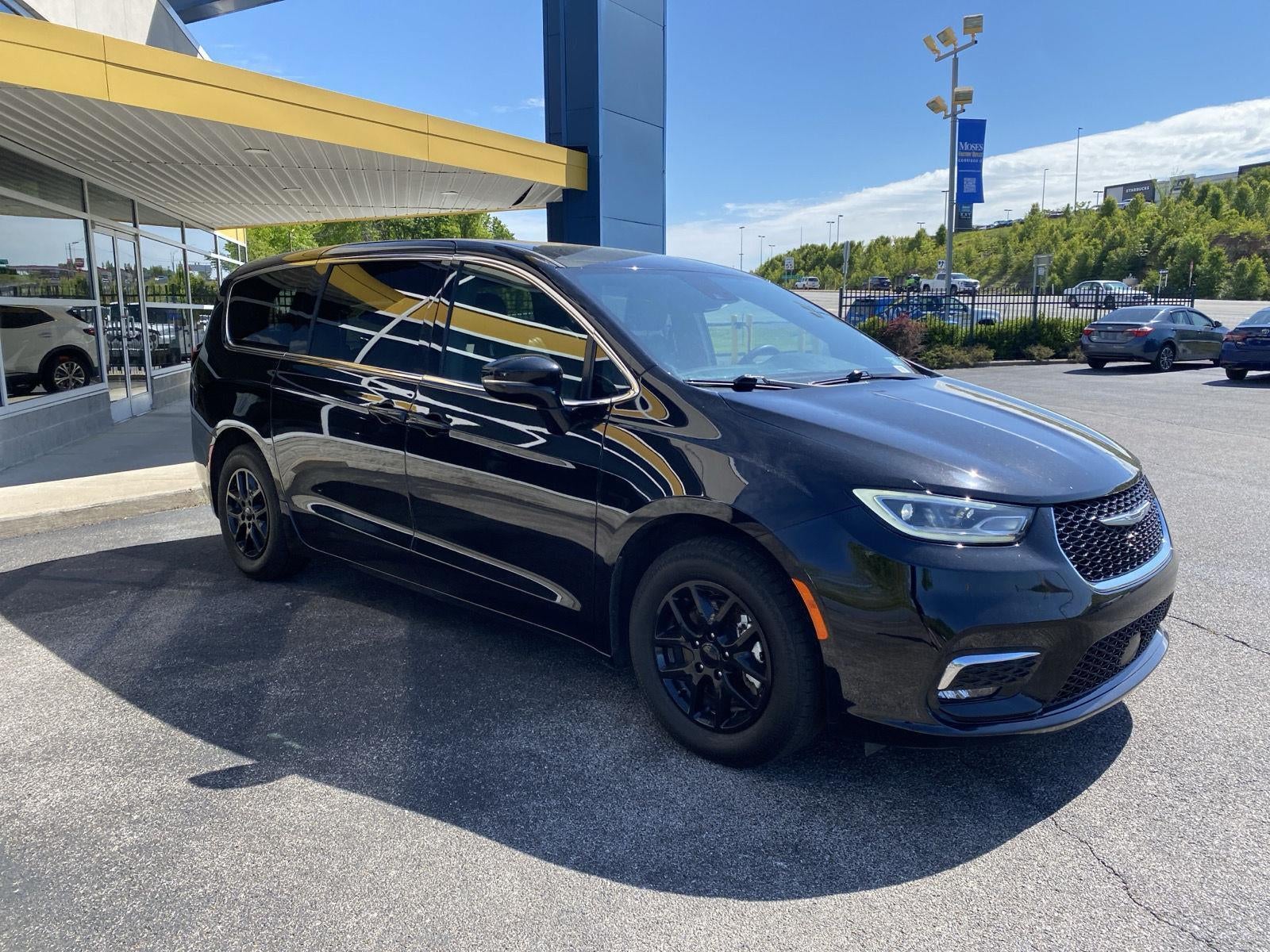 2025 Chrysler Pacifica Select