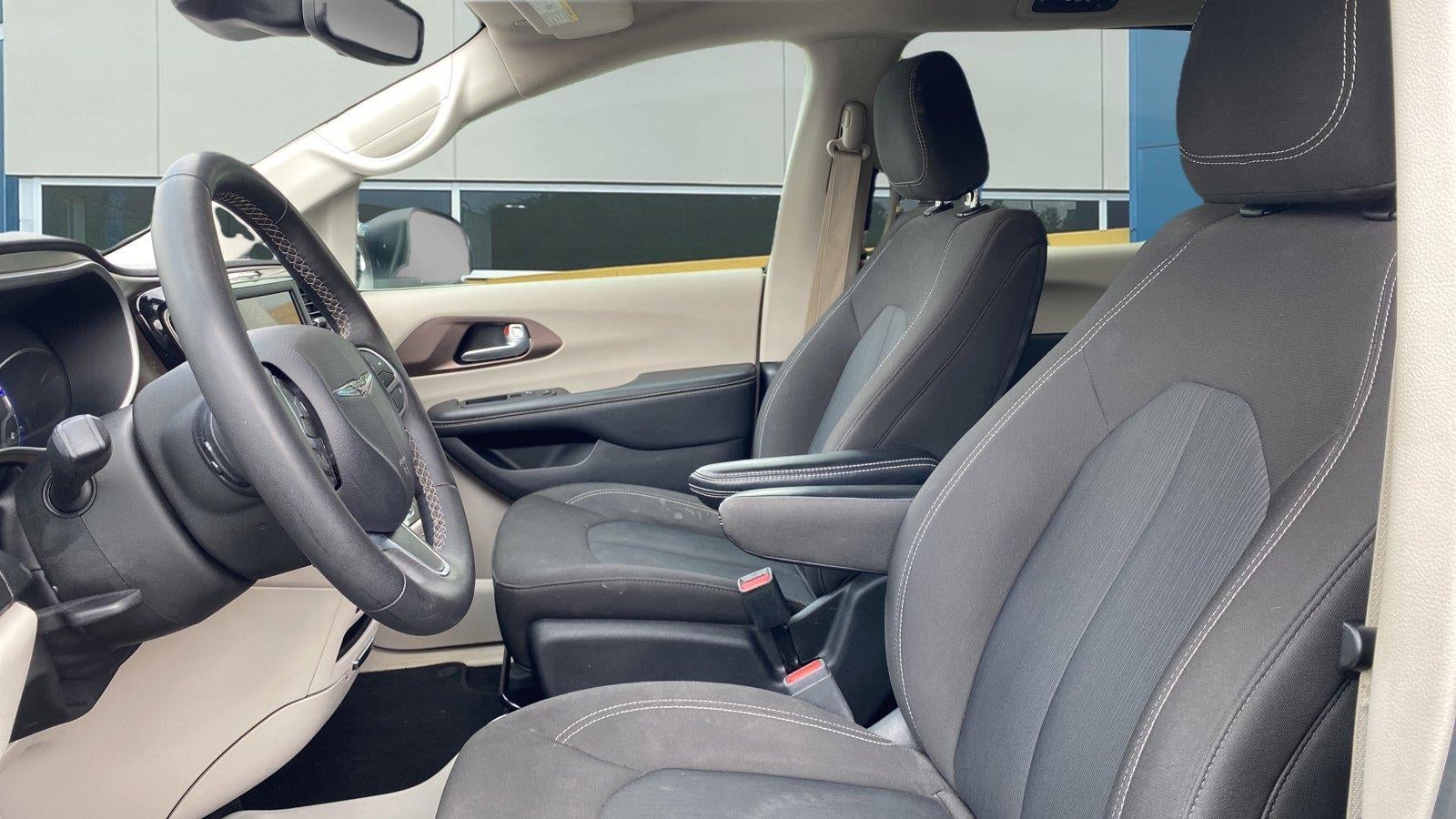 2024 Chrysler Voyager LX