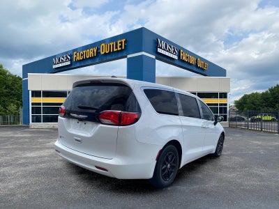 2024 Chrysler Voyager LX