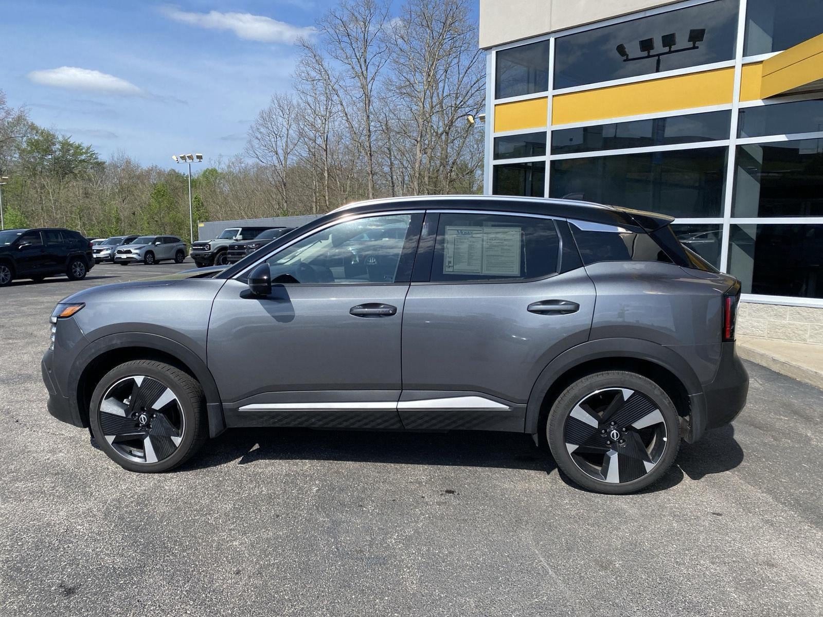 2025 Nissan Kicks SR