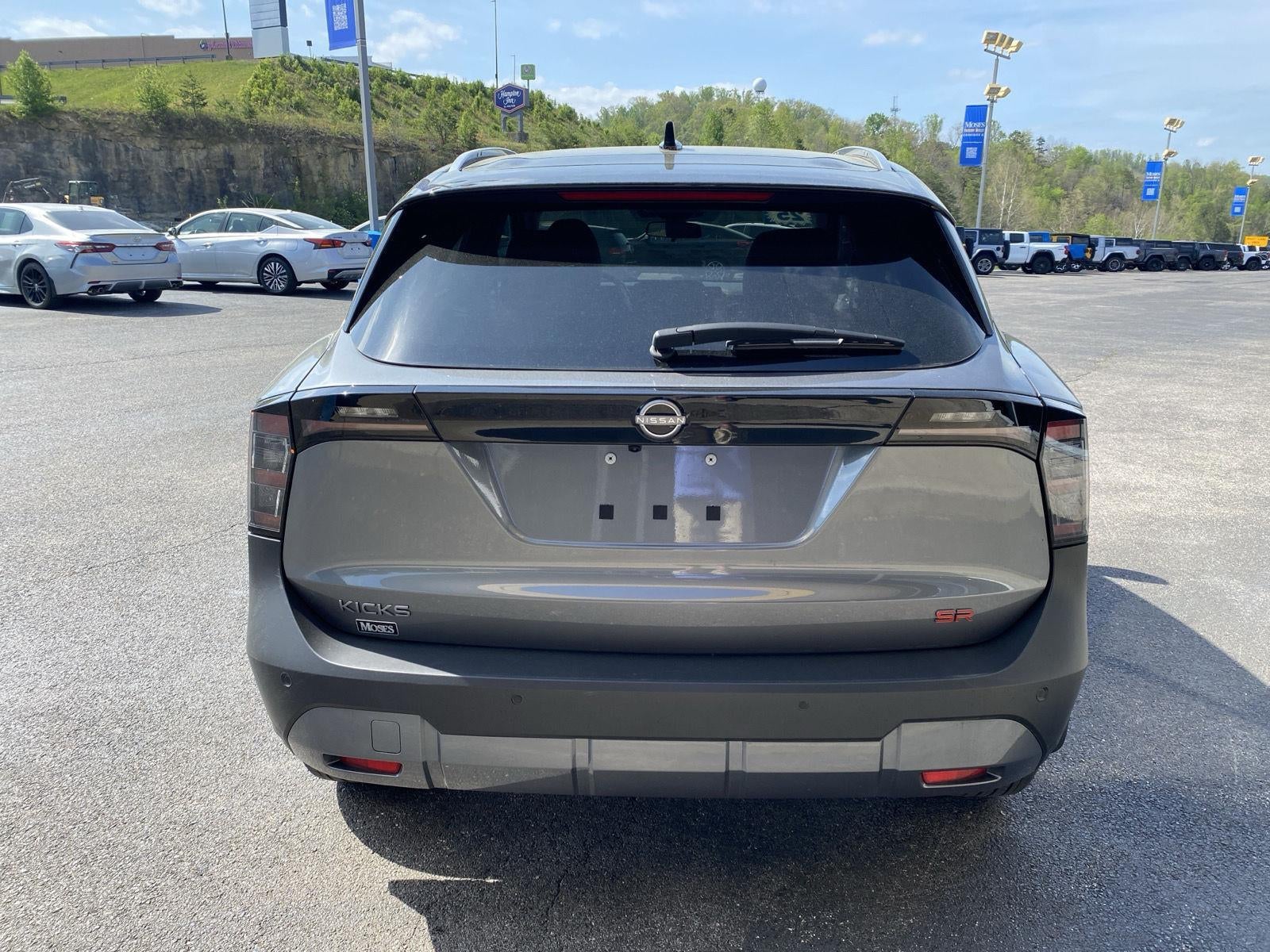 2025 Nissan Kicks SR