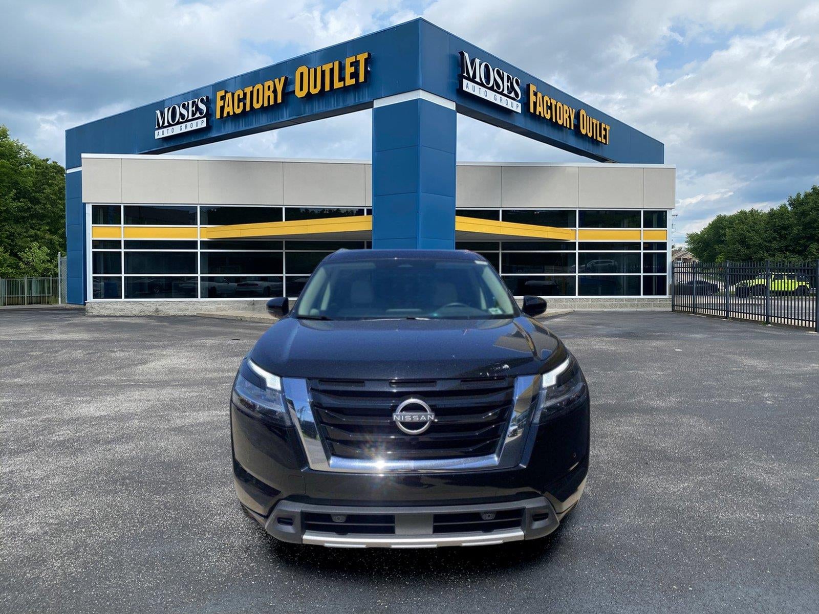 2024 Nissan Pathfinder SL