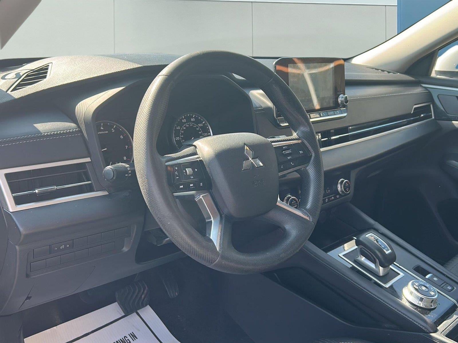 2022 Mitsubishi Outlander ES