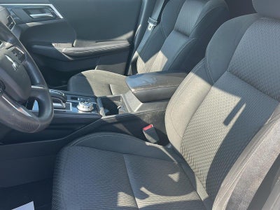 2022 Mitsubishi Outlander ES
