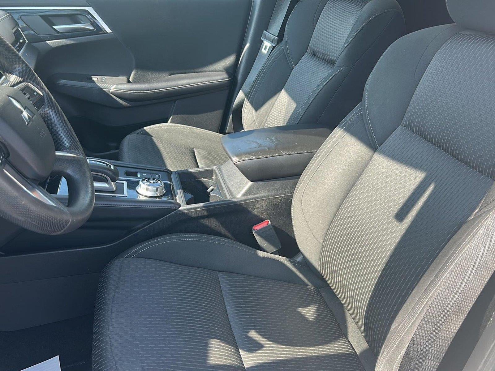 2022 Mitsubishi Outlander ES
