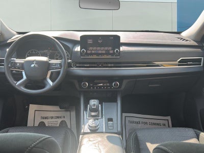2022 Mitsubishi Outlander ES