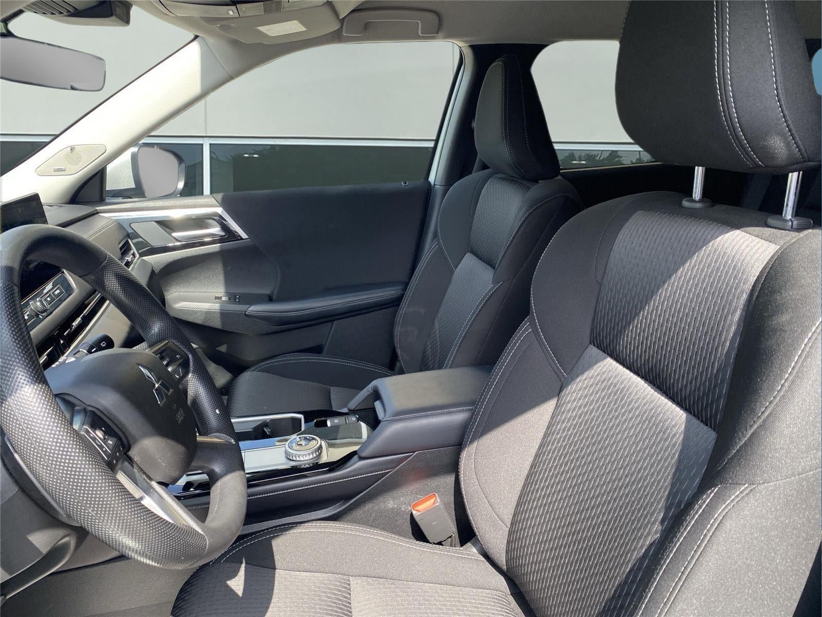 2025 Mitsubishi Outlander ES