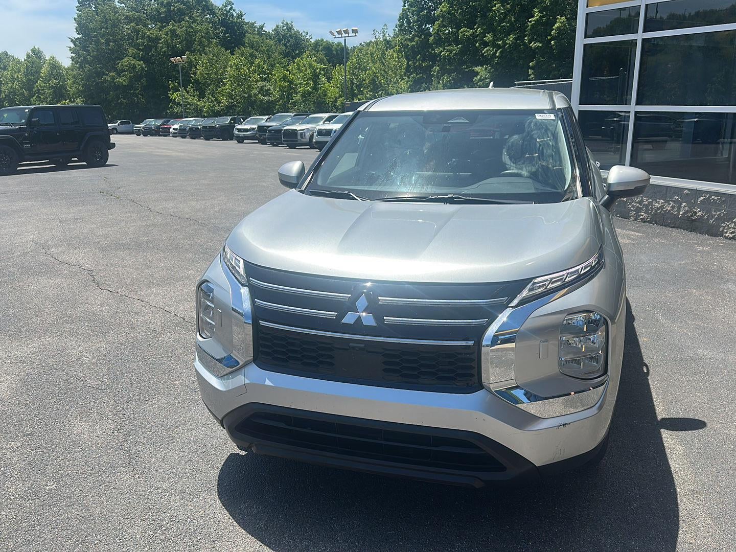 2025 Mitsubishi Outlander ES