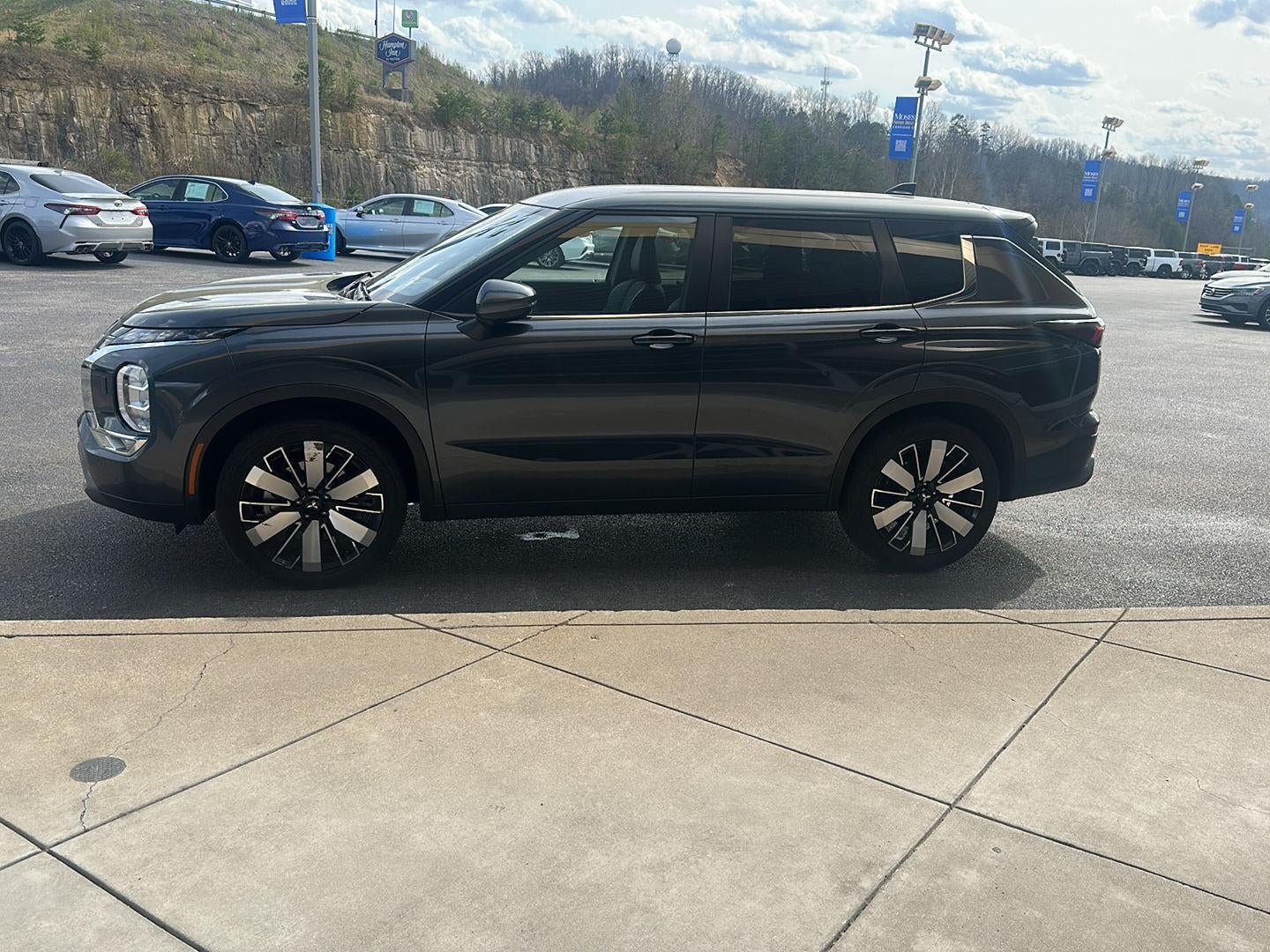 2025 Mitsubishi Outlander SE