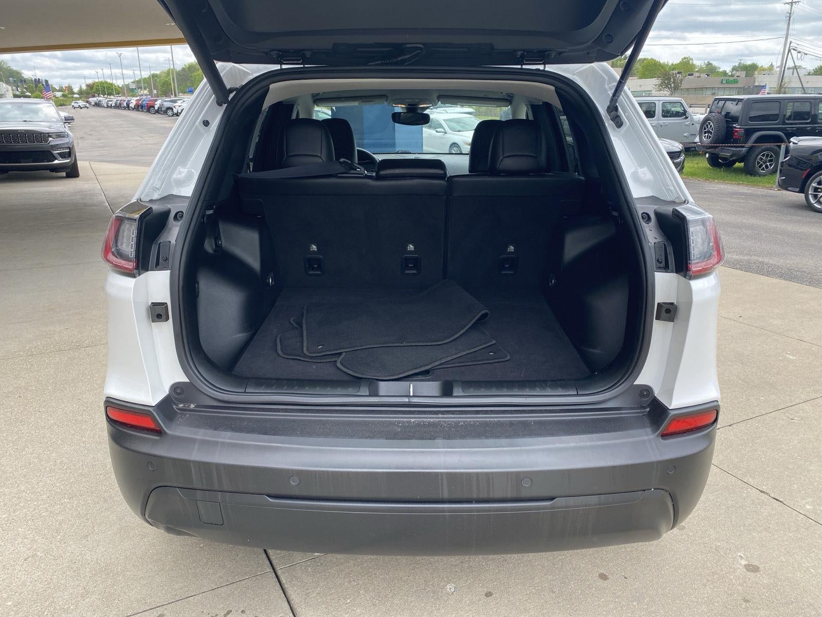 2023 Jeep Cherokee Altitude Lux